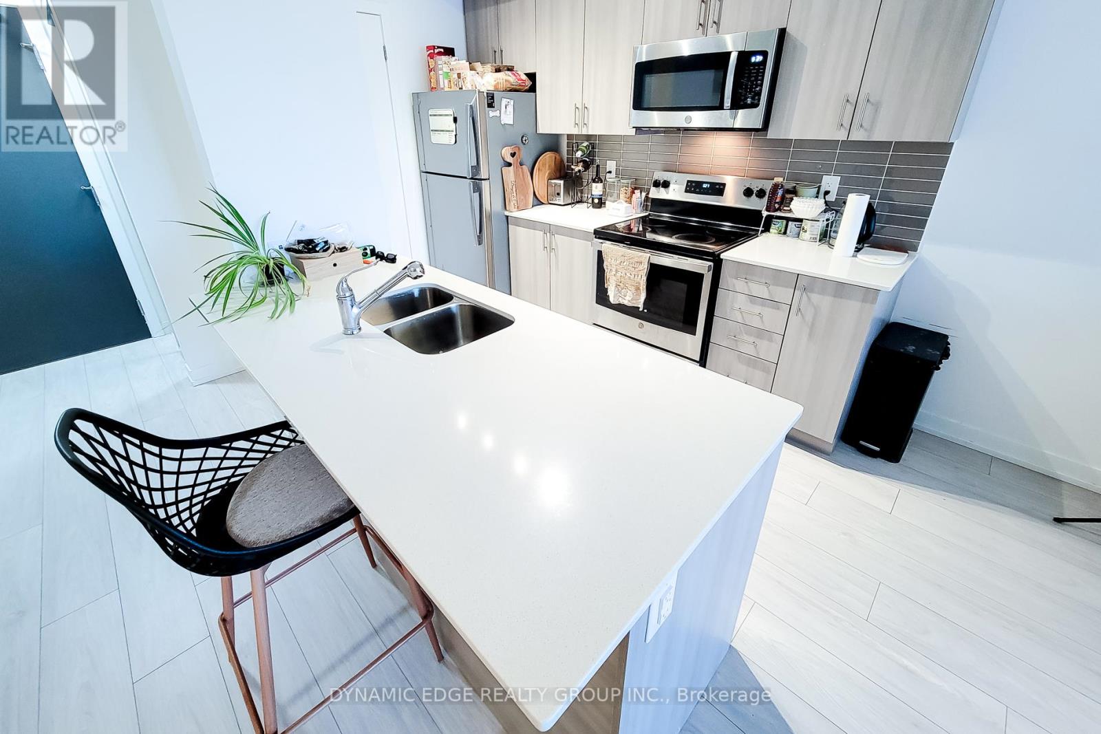 312 - 550 North Service Road, Grimsby (Grimsby Beach), Ontario  L3M 4E8 - Photo 19 - X12476007