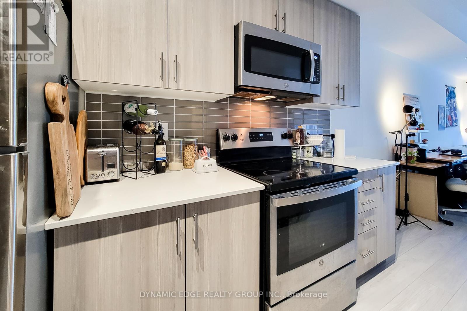 312 - 550 North Service Road, Grimsby (Grimsby Beach), Ontario  L3M 4E8 - Photo 21 - X12476007