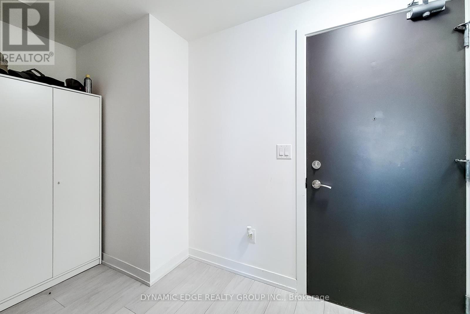 312 - 550 North Service Road, Grimsby (Grimsby Beach), Ontario  L3M 4E8 - Photo 8 - X12476007