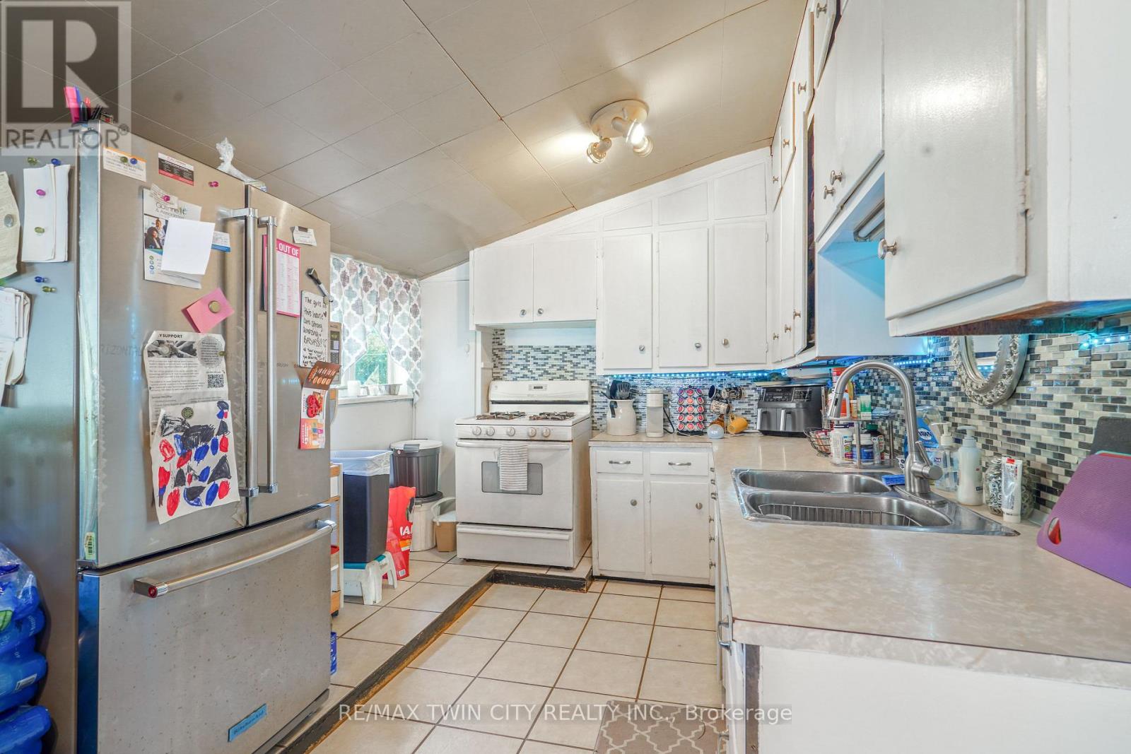 327 Sheridan Street, Brantford, Ontario  N3S 4R8 - Photo 17 - X12476017