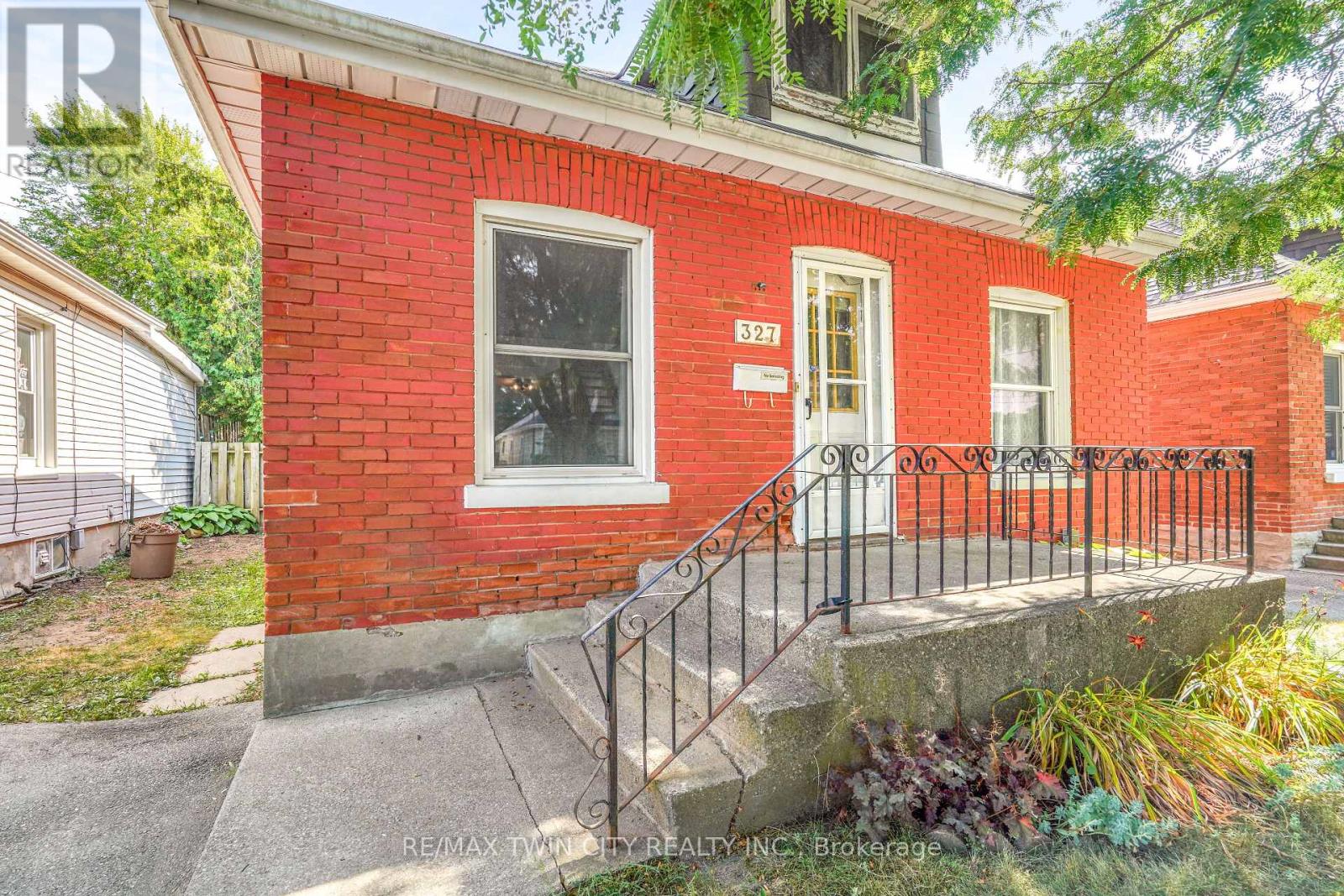 327 Sheridan Street, Brantford, Ontario  N3S 4R8 - Photo 4 - X12476017