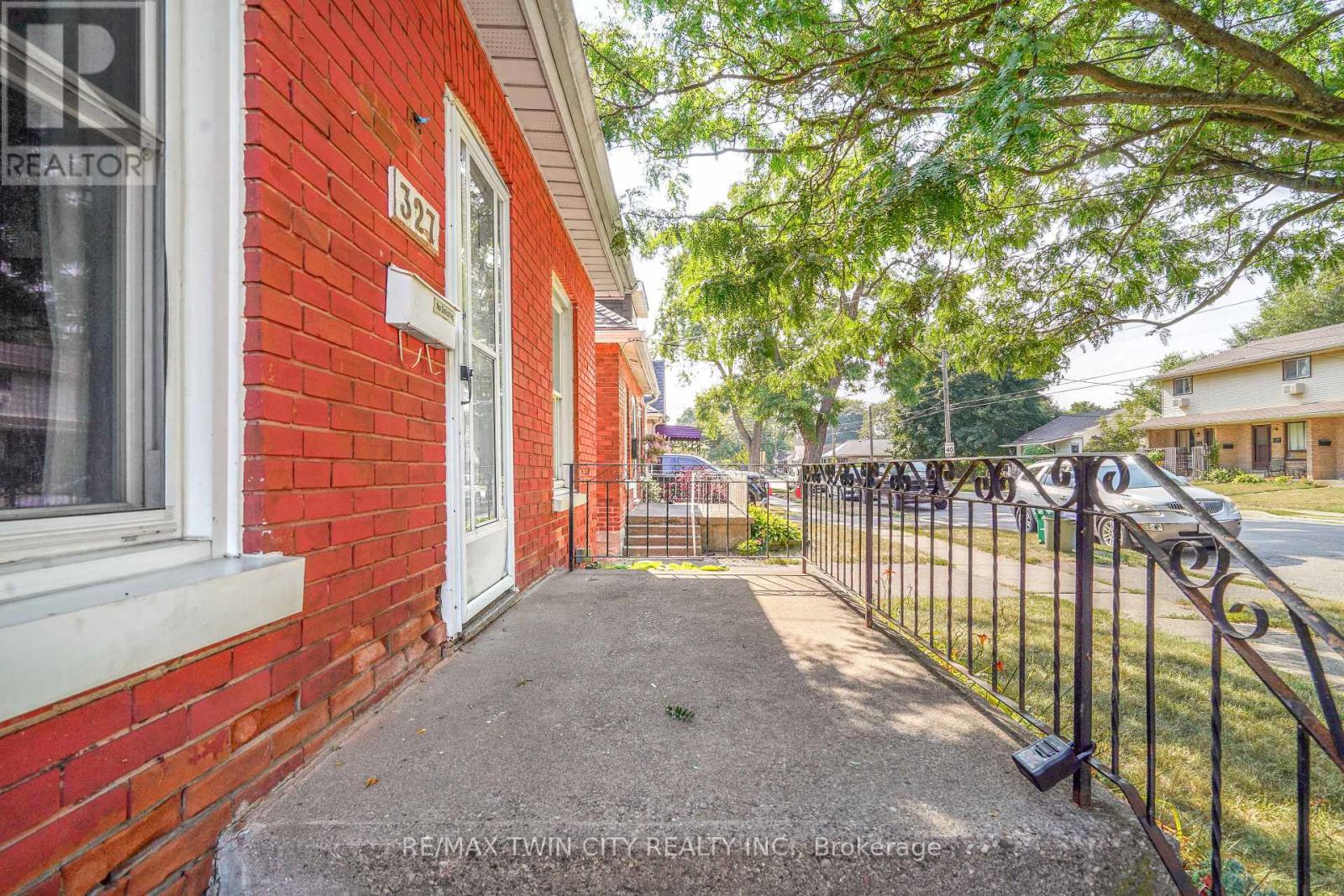 327 Sheridan Street, Brantford, Ontario  N3S 4R8 - Photo 5 - X12476017