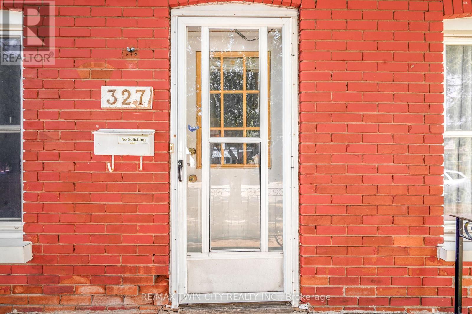 327 Sheridan Street, Brantford, Ontario  N3S 4R8 - Photo 7 - X12476017