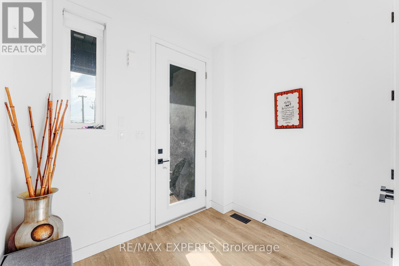 15 - 166 Mount Albion Road, Hamilton (Red Hill), Ontario  L8K 5S8 - Photo 5 - X12476107