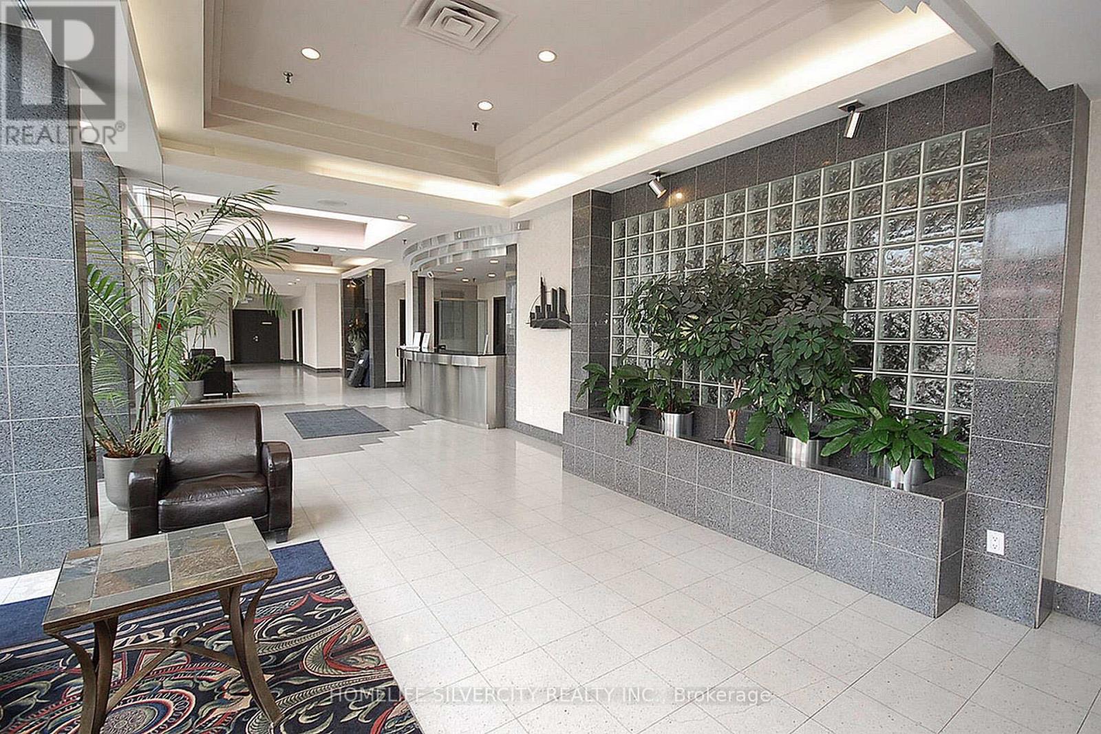 510 - 285 Enfield Place, Mississauga, Ontario  L5B 3Y6 - Photo 5 - W12476151