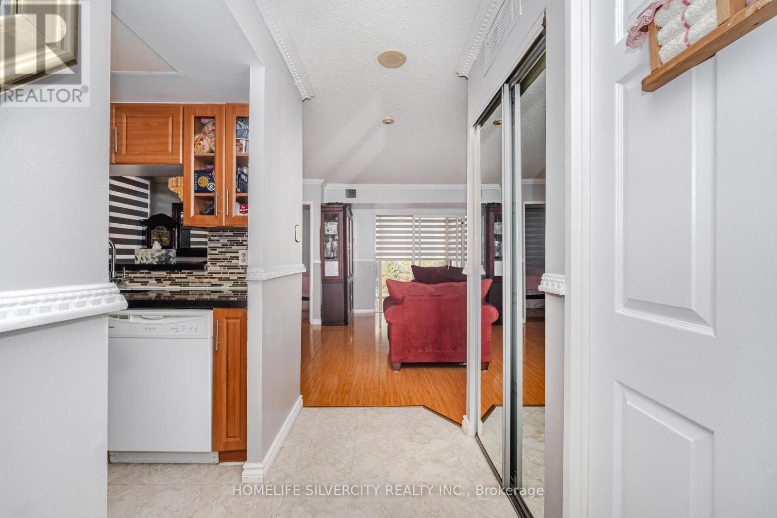 510 - 285 Enfield Place, Mississauga, Ontario  L5B 3Y6 - Photo 7 - W12476151