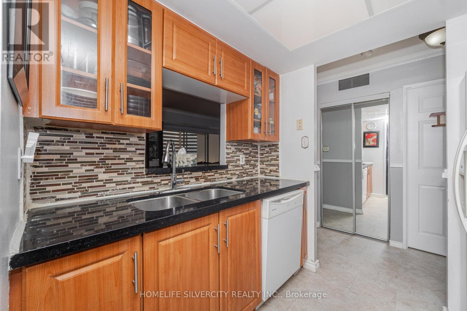 510 - 285 Enfield Place, Mississauga, Ontario  L5B 3Y6 - Photo 9 - W12476151