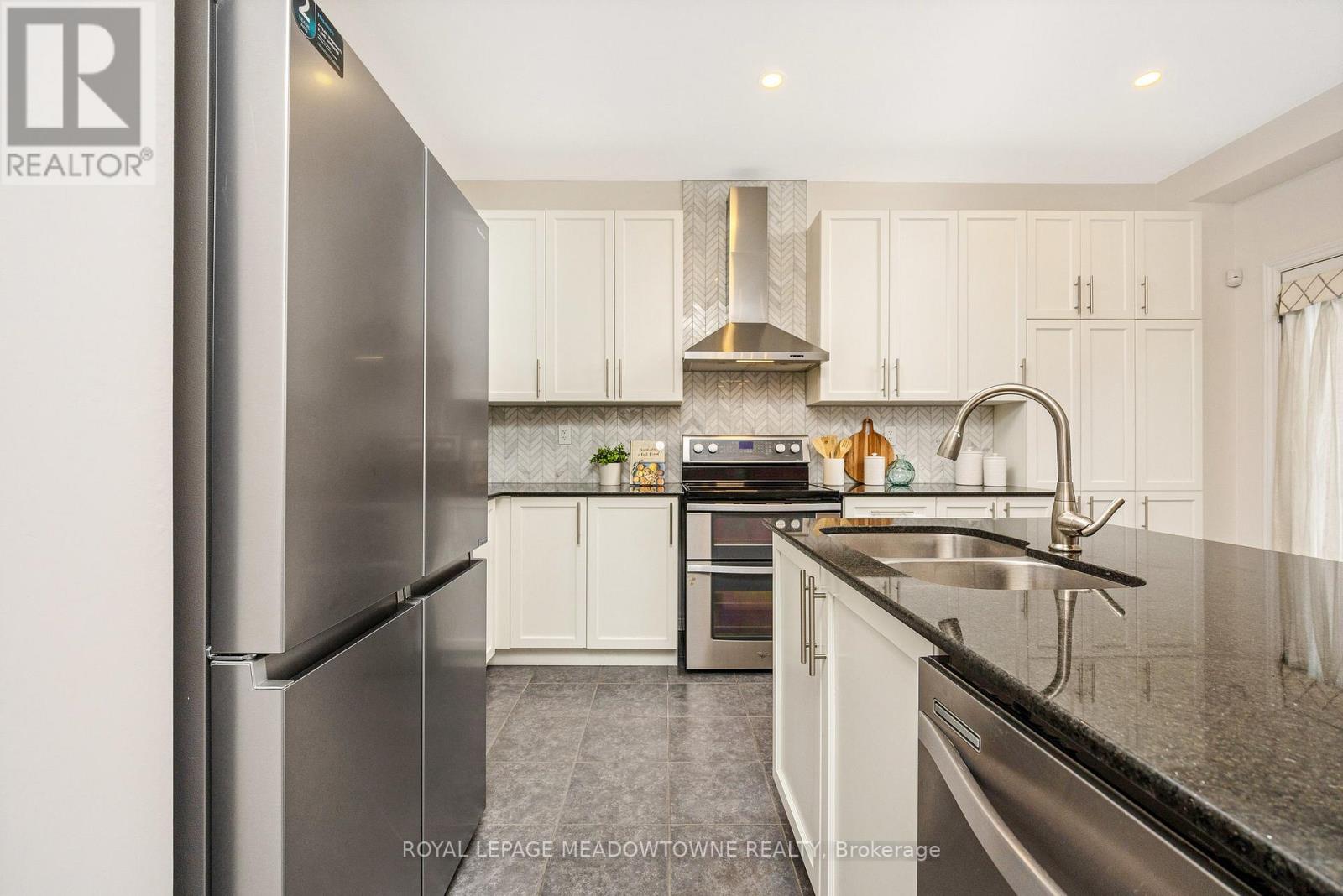 418 Cedar Hedge Road, Milton, Ontario  L9T 8T6 - Photo 13 - W12476157