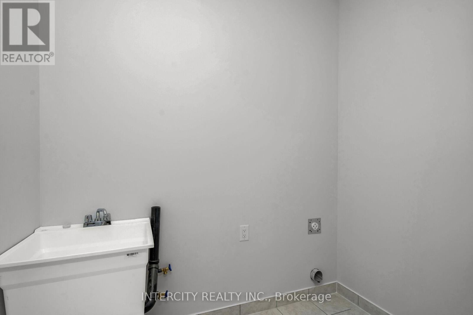 66 Claremont Drive, Brampton, Ontario  L6R 4G3 - Photo 30 - W12476158