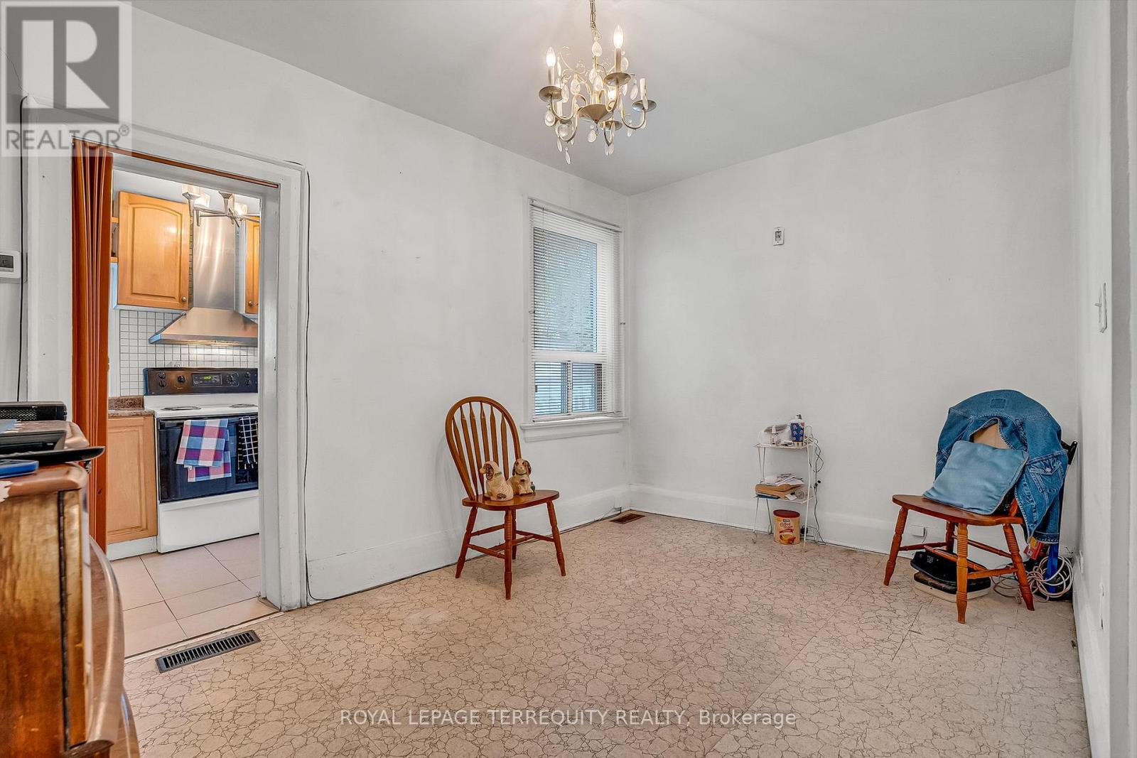 59 Abbott Avenue, Toronto, Ontario  M6P 1H3 - Photo 12 - W12476161