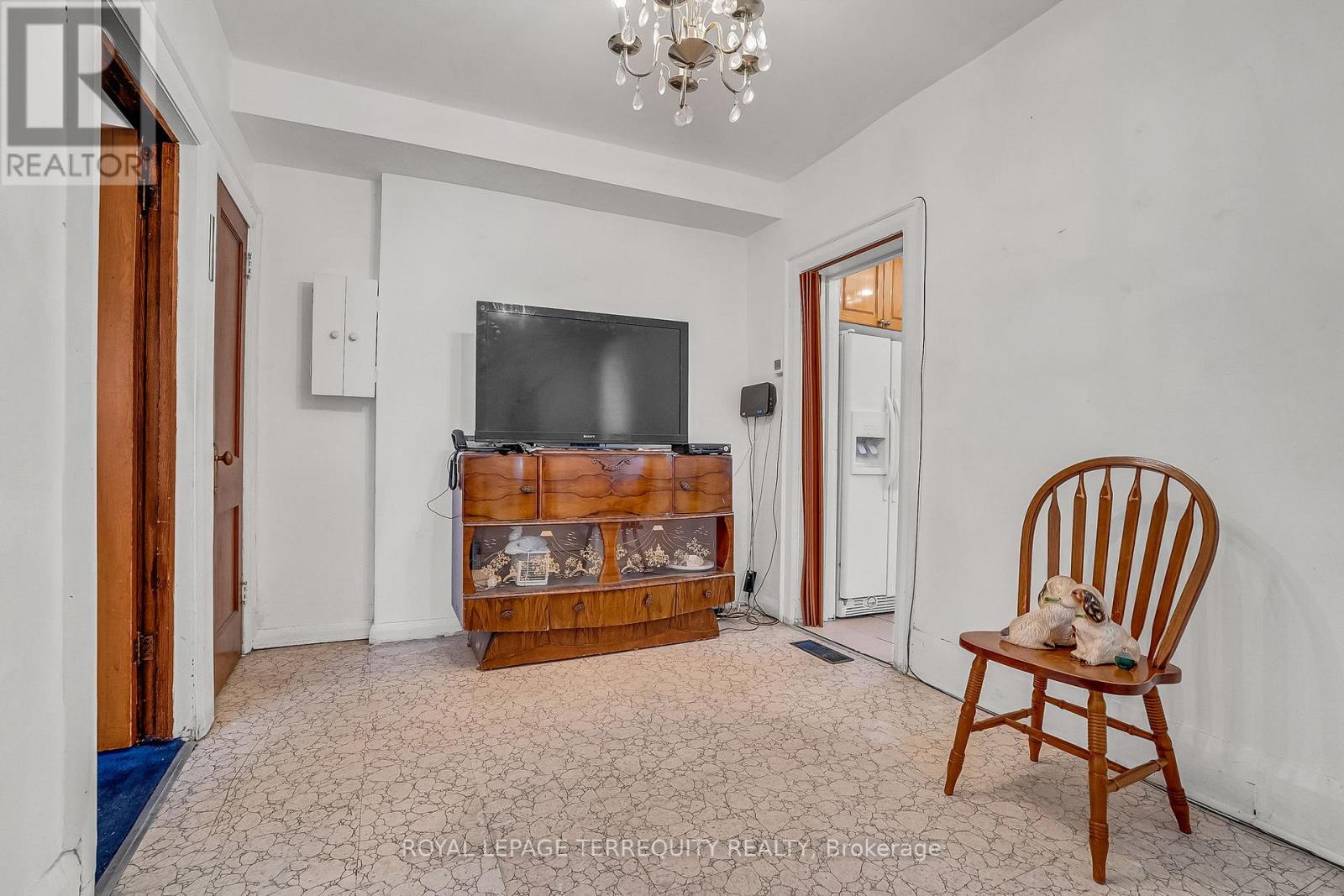 59 Abbott Avenue, Toronto, Ontario  M6P 1H3 - Photo 13 - W12476161
