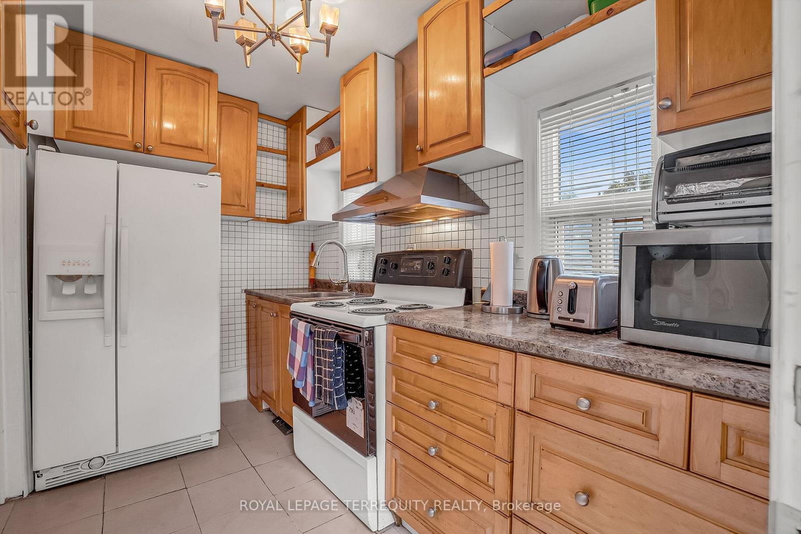 59 Abbott Avenue, Toronto, Ontario  M6P 1H3 - Photo 15 - W12476161