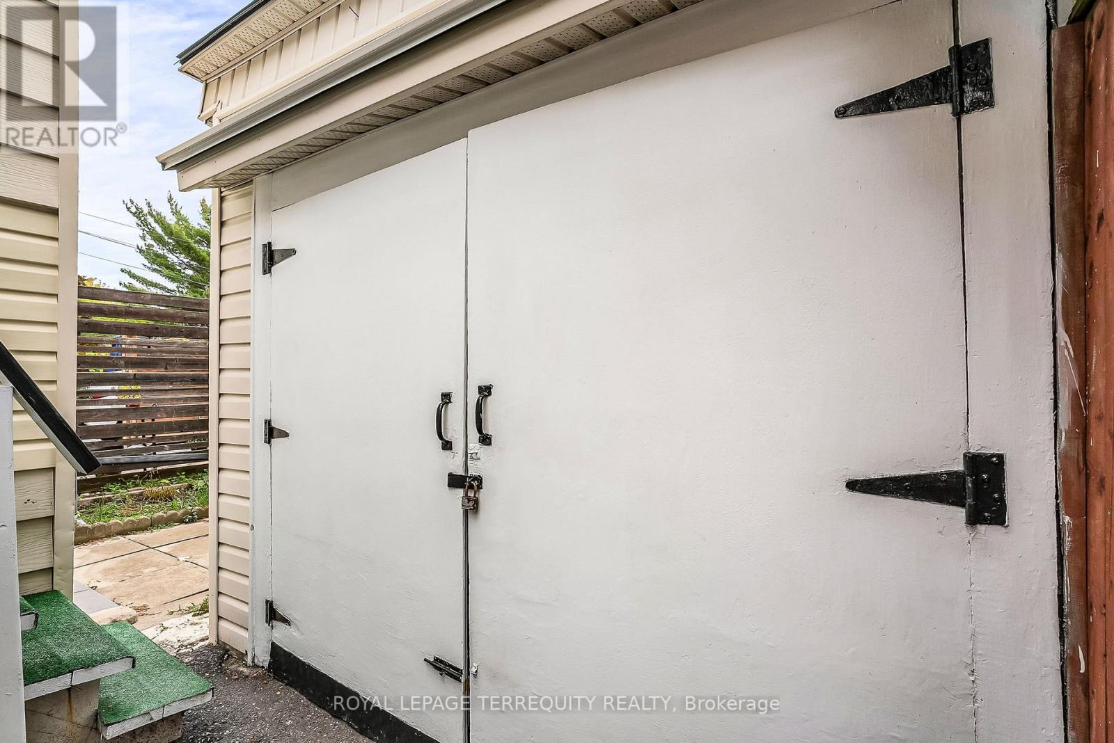 59 Abbott Avenue, Toronto, Ontario  M6P 1H3 - Photo 32 - W12476161