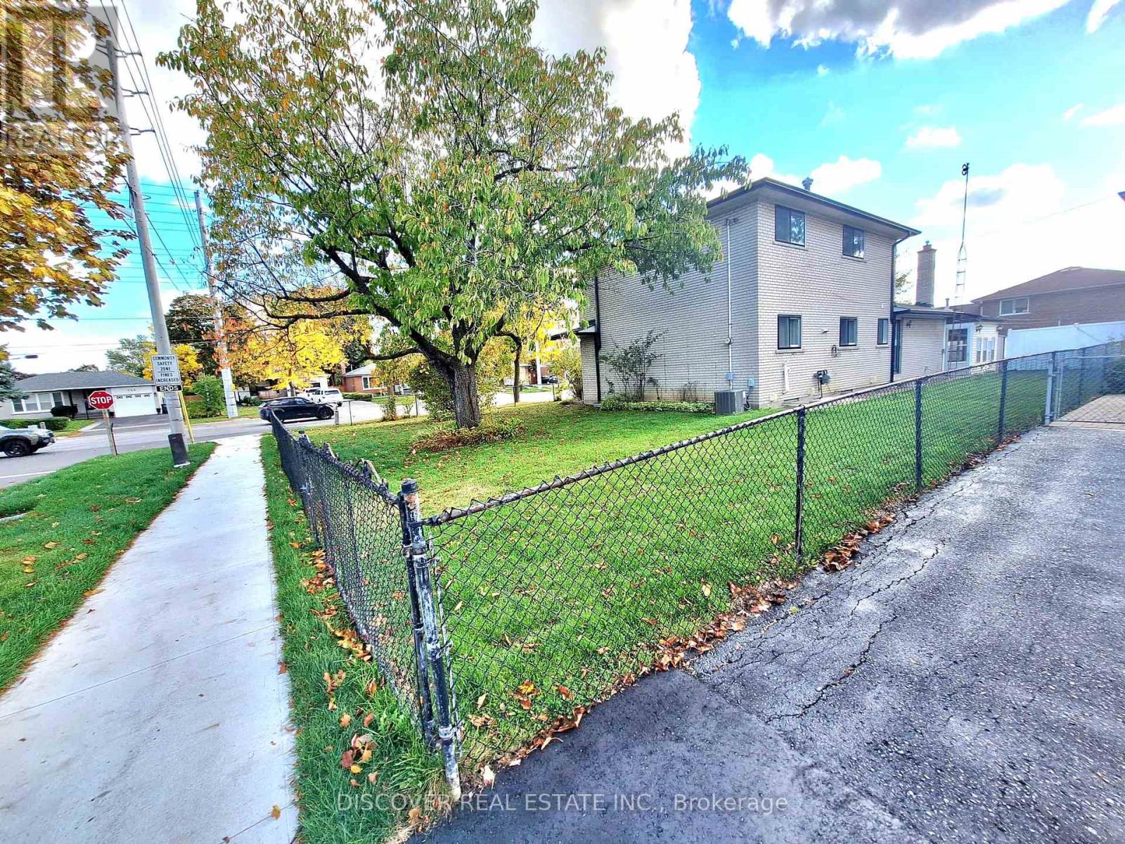 783 Bloor Street, Mississauga, Ontario  L4Y 2M7 - Photo 3 - W12475404