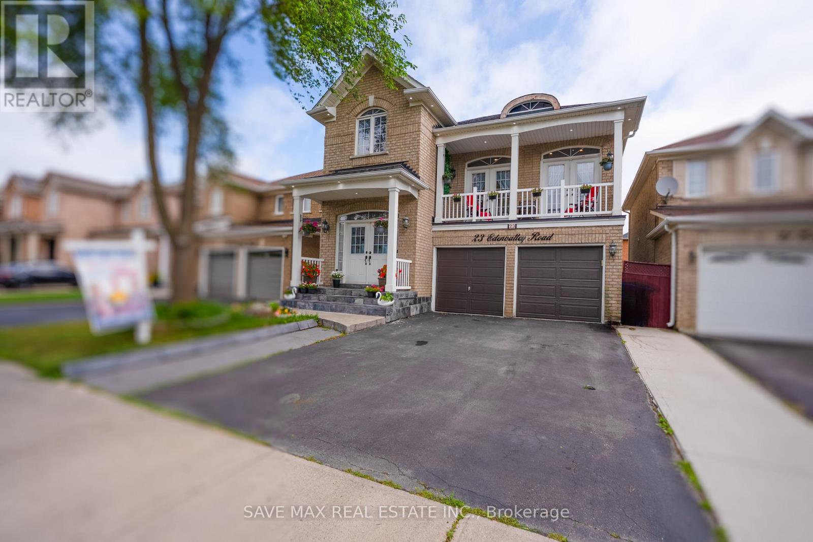 23 Edenvalley Road, Brampton, Ontario  L7A 2M6 - Photo 2 - W12476191