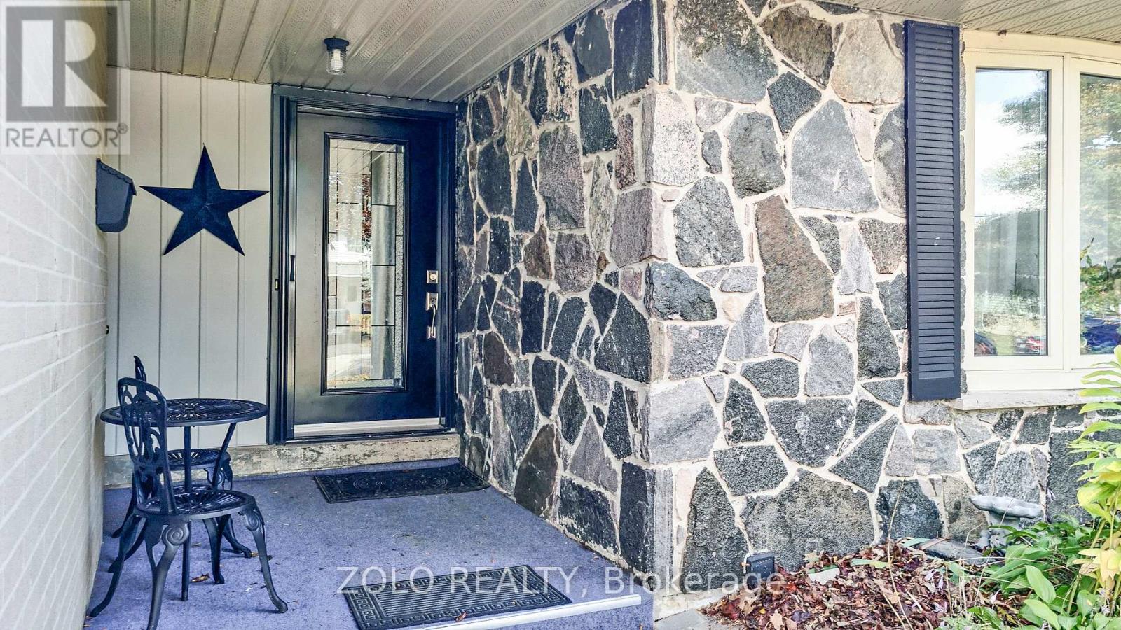 26 Cardwell Street, Orangeville, Ontario  L9W 2V6 - Photo 4 - W12476197