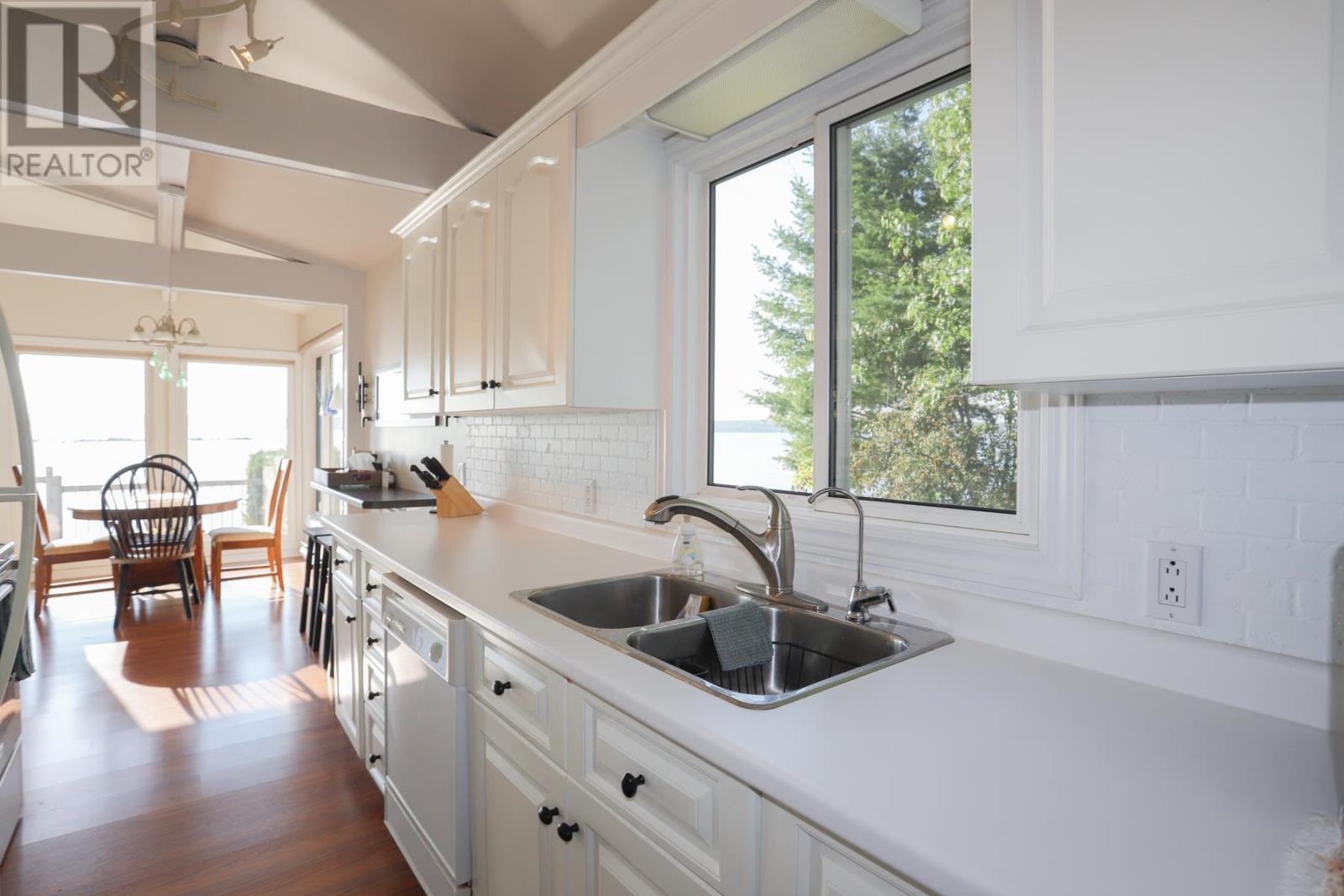 647b Lakeshore Dr, Tarbutt, Ontario  P0R 1E0 - Photo 27 - SM252715