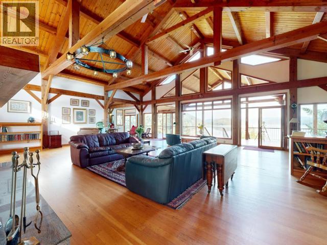 10032 Leslie Road, Powell River, British Columbia   - Photo 6 - 19389