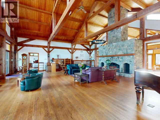 10032 Leslie Road, Powell River, British Columbia   - Photo 7 - 19389