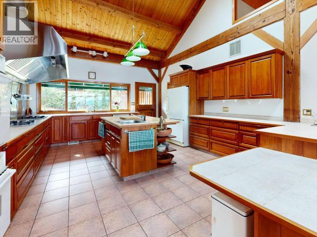 10032 Leslie Road, Powell River, British Columbia   - Photo 22 - 19389