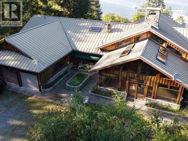 10032 Leslie Road, Powell River, British Columbia   - Photo 2 - 19389