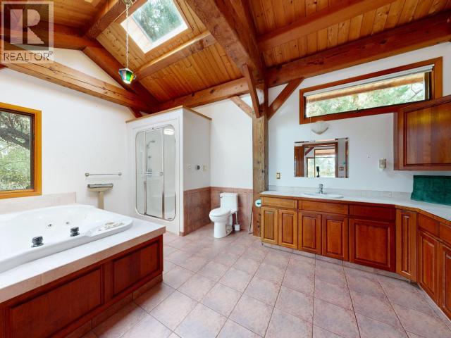 10032 Leslie Road, Powell River, British Columbia   - Photo 41 - 19389