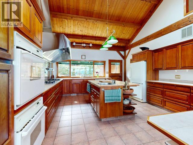 10032 Leslie Road, Powell River, British Columbia   - Photo 20 - 19389