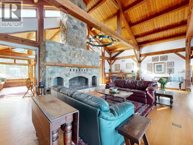 10032 Leslie Road, Powell River, British Columbia   - Photo 8 - 19389