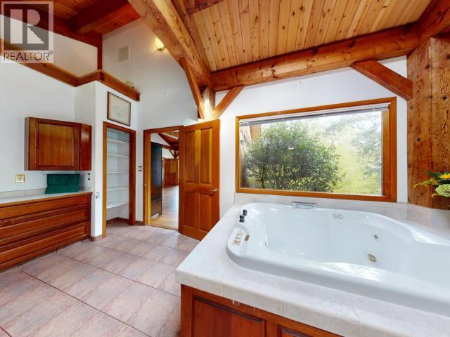 10032 Leslie Road, Powell River, British Columbia   - Photo 40 - 19389