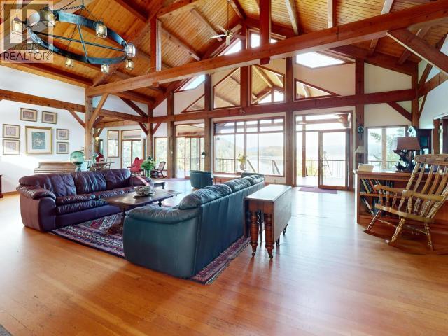 10032 Leslie Road, Powell River, British Columbia   - Photo 4 - 19389