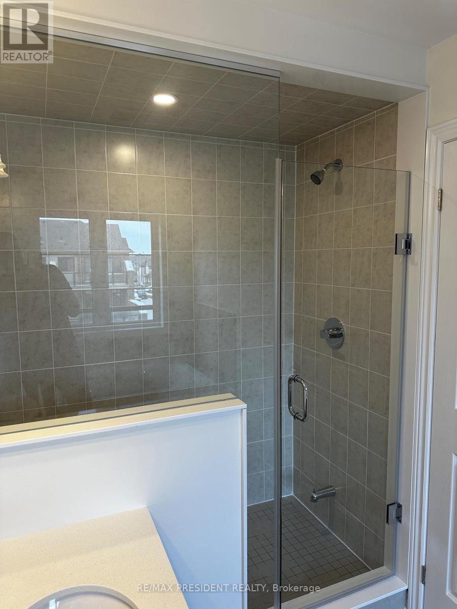98 Claremont Road, Brampton, Ontario  L6R 4E6 - Photo 17 - W12474760