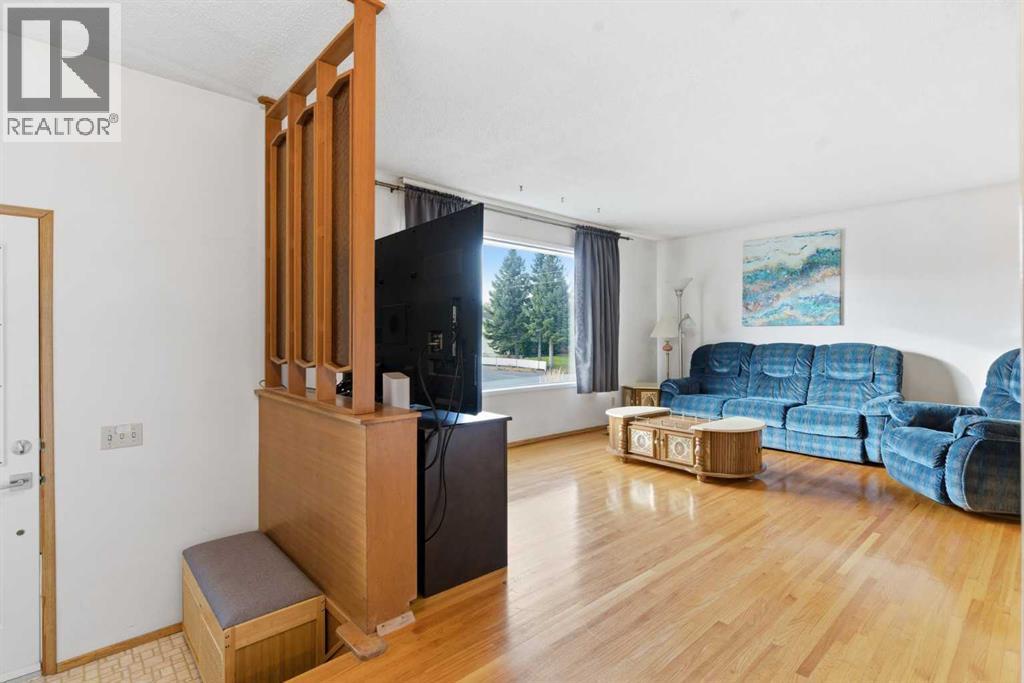 204 Martell Road Ne, Calgary, Alberta  T2A 2X1 - Photo 4 - A2265928