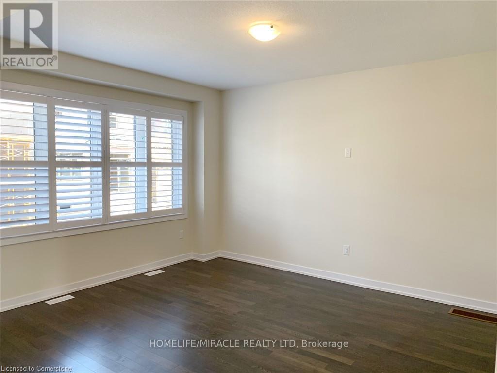 35 Santos Drive, Haldimand, Ontario  N3W 0H2 - Photo 8 - X12475711