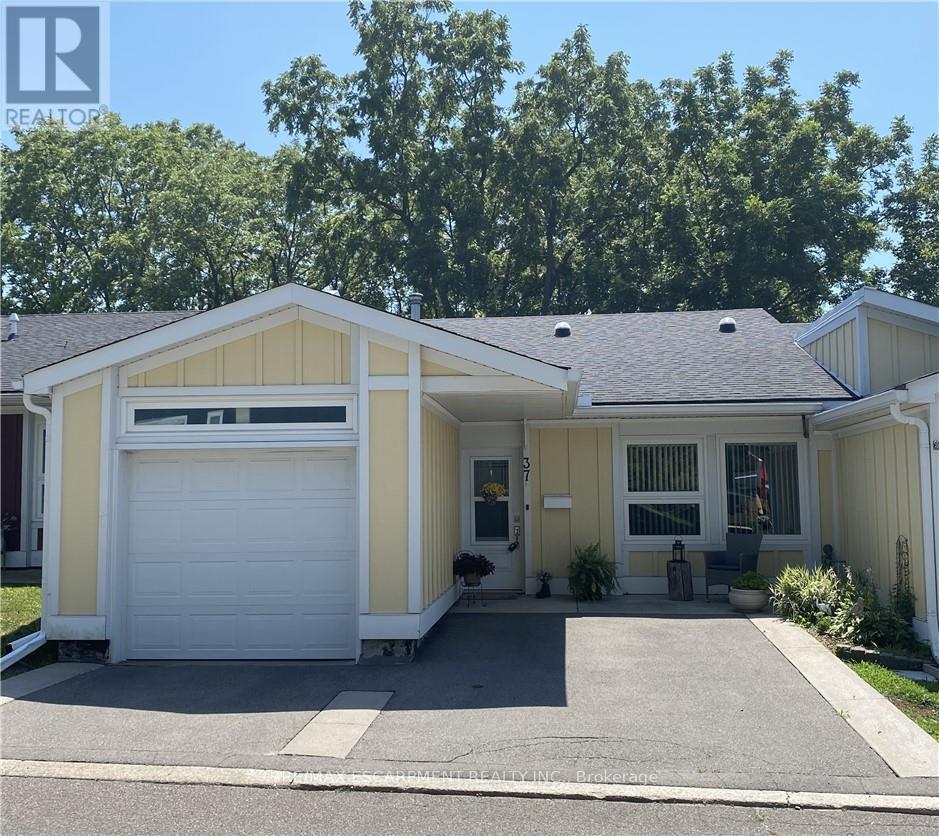 37 BISHOP TONNOS WAY, Hamilton, Ontario