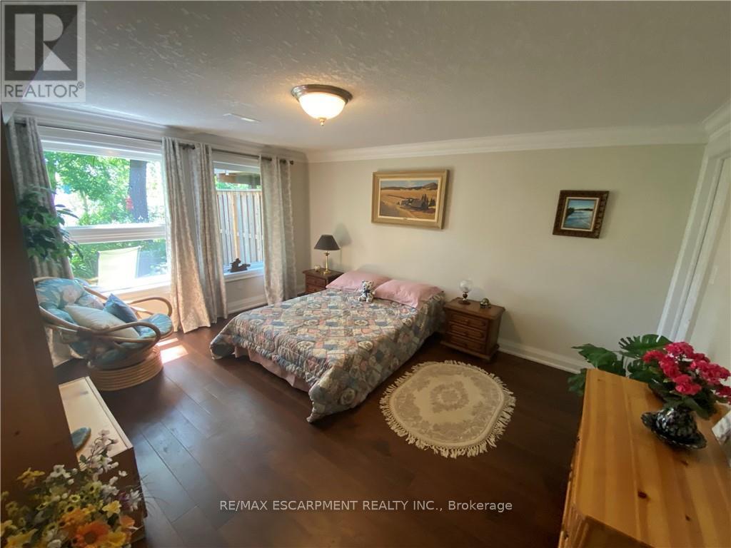 37 Bishop Tonnos Way, Hamilton, Ontario  L9B 1T8 - Photo 6 - X12476167