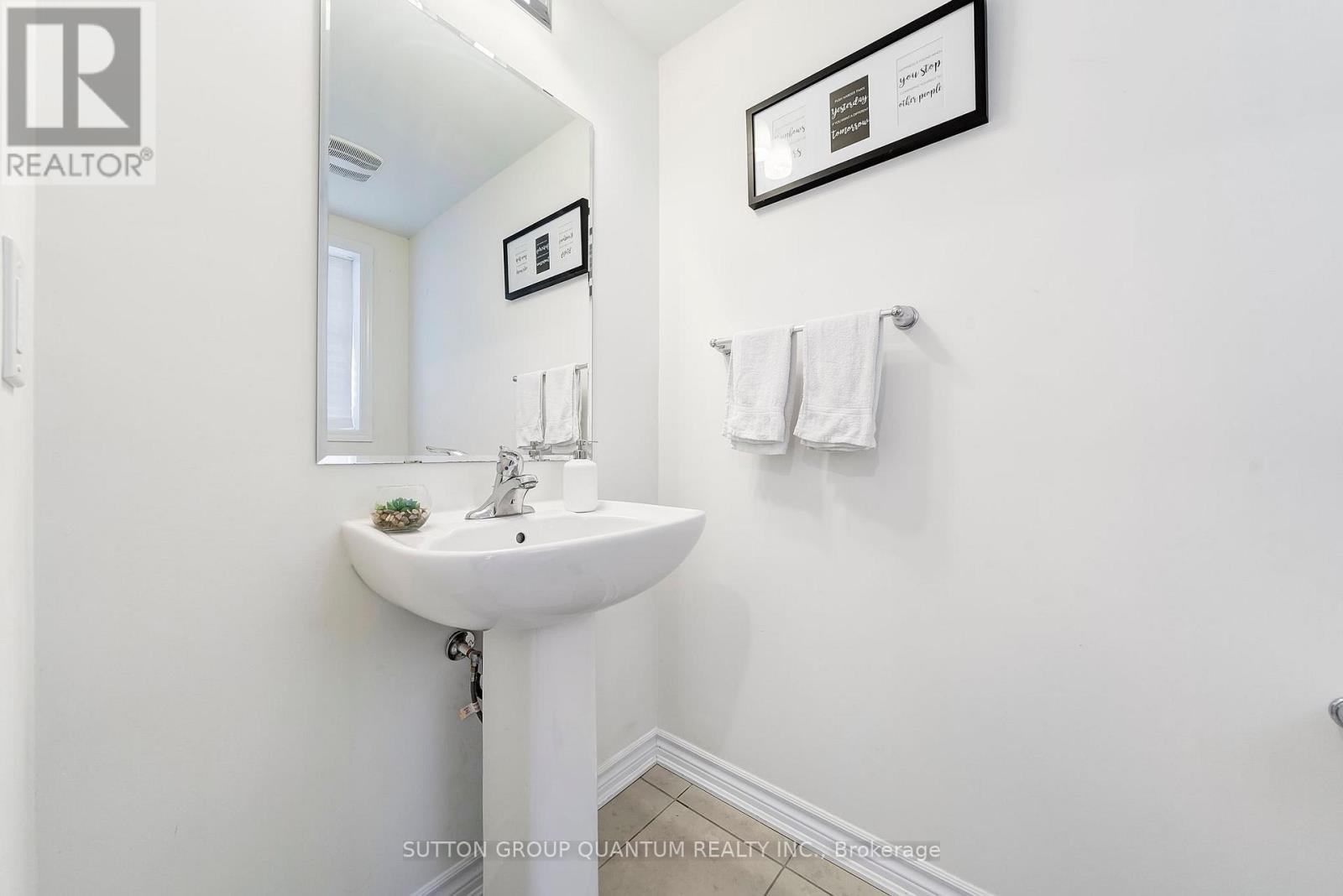 38 - 230 Avonsyde Boulevard, Hamilton, Ontario  L8B 1T9 - Photo 5 - X12476189