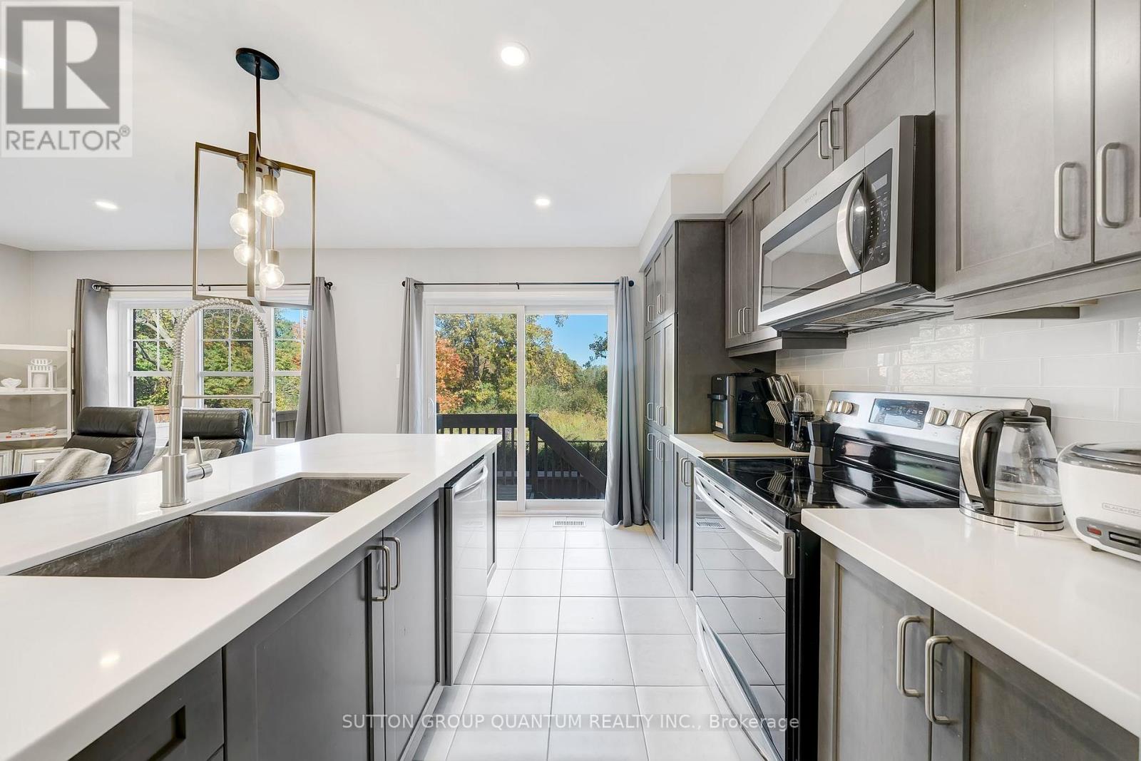 38 - 230 Avonsyde Boulevard, Hamilton, Ontario  L8B 1T9 - Photo 8 - X12476189