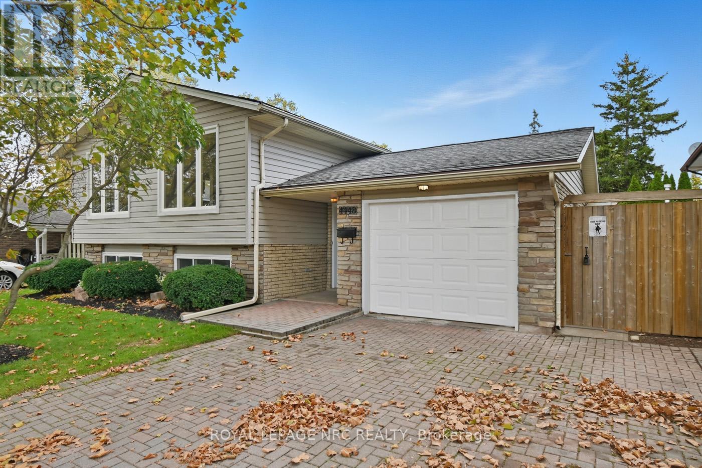 4448 Meadowvale Drive, Niagara Falls (Morrison), Ontario  L2E 5W9 - Photo 2 - X12475856