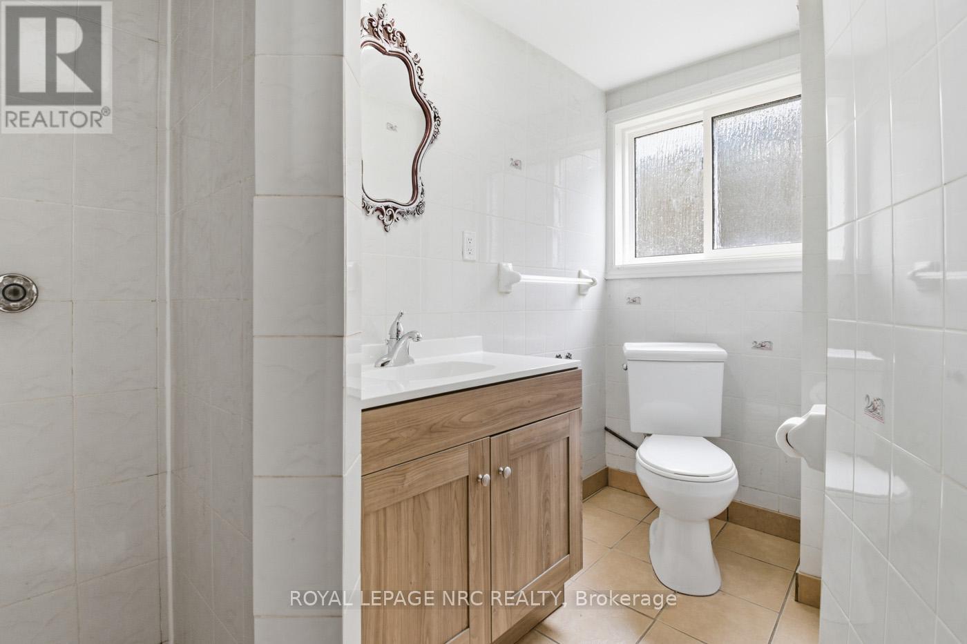 4448 Meadowvale Drive, Niagara Falls (Morrison), Ontario  L2E 5W9 - Photo 25 - X12475856