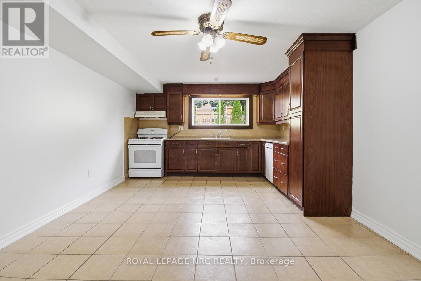 4448 Meadowvale Drive, Niagara Falls (Morrison), Ontario  L2E 5W9 - Photo 21 - X12475856