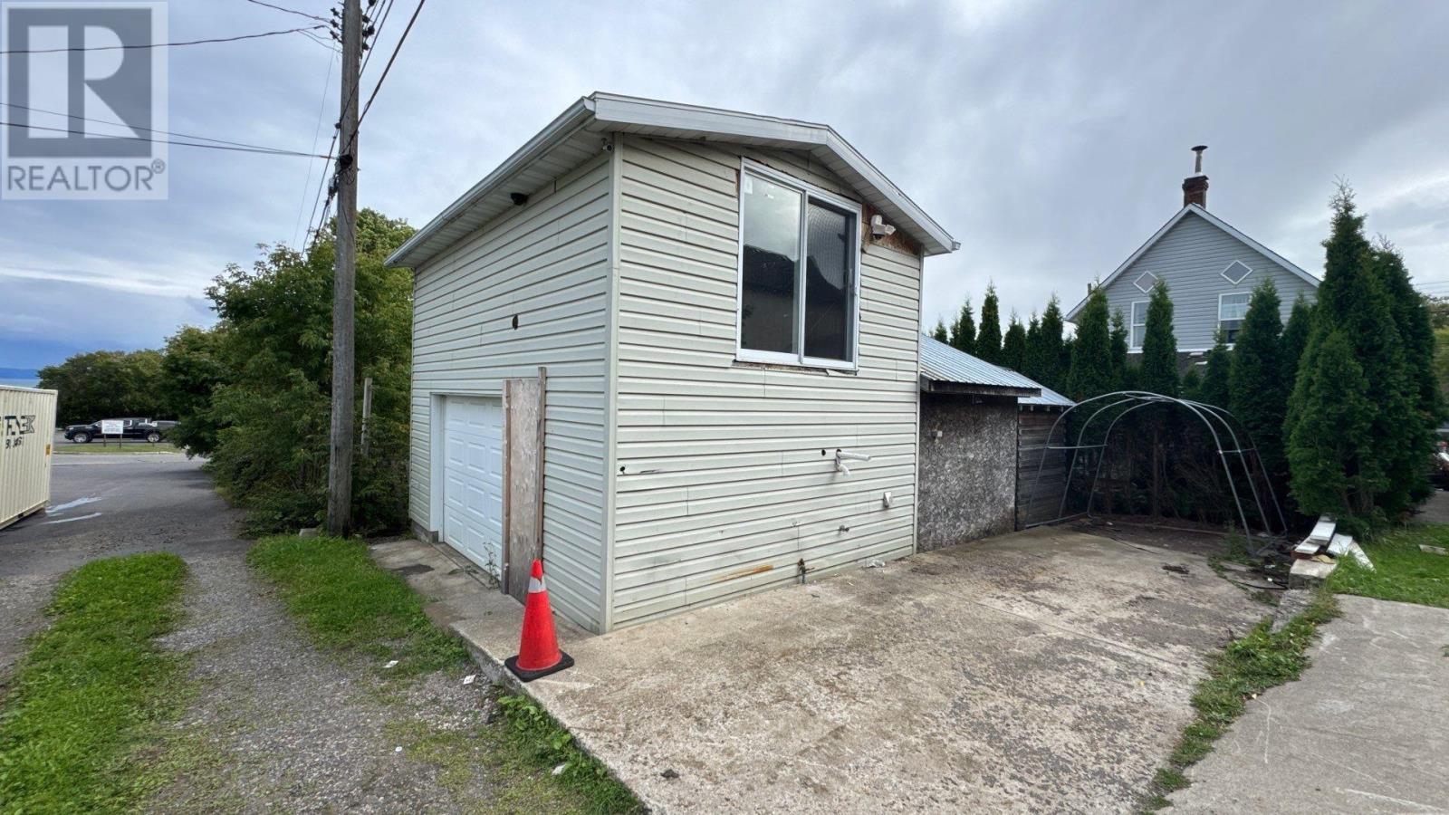 402 Ambrose St, Thunder Bay, Ontario  P7B 1M4 - Photo 3 - TB252869