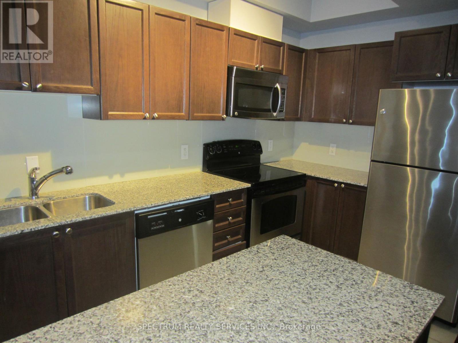 319 - 3865 Lake Shore Boulevard, Toronto, Ontario  M8W 0A2 - Photo 14 - W12476203