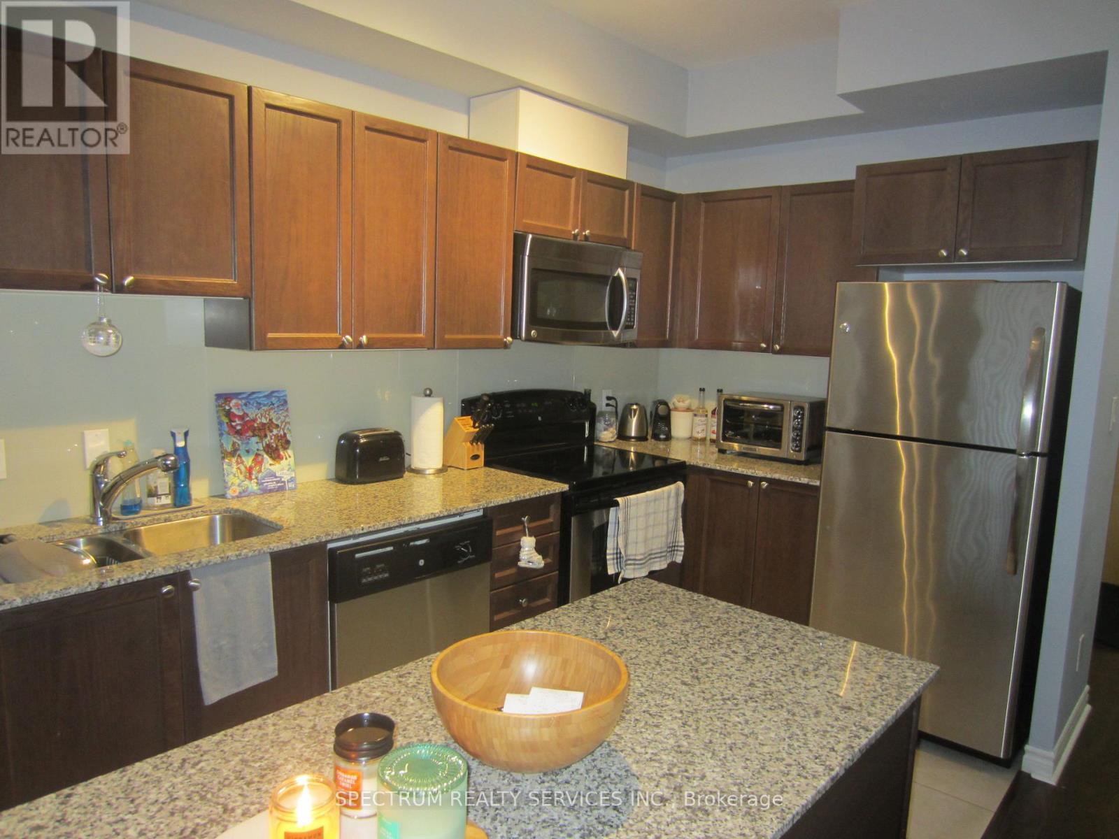 319 - 3865 Lake Shore Boulevard, Toronto, Ontario  M8W 0A2 - Photo 5 - W12476203