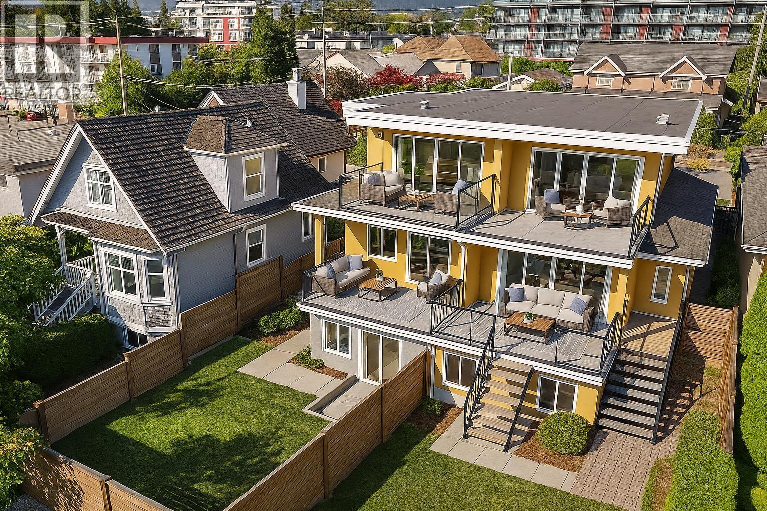 412 E 2ND STREET, North Vancouver, British Columbia