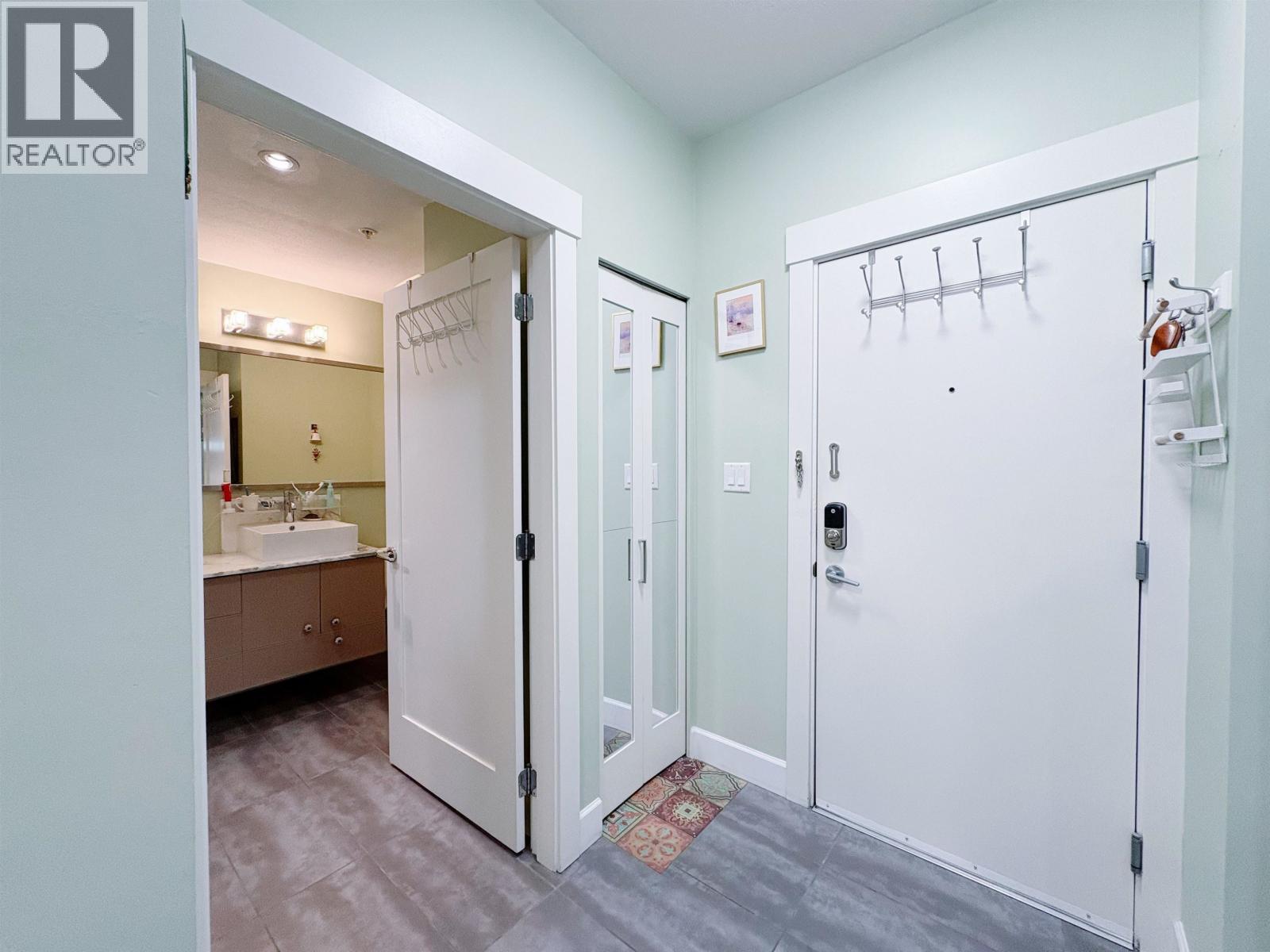 304 6611 Eckersley Road, Richmond, British Columbia  V6Y 0B7 - Photo 2 - R3060726