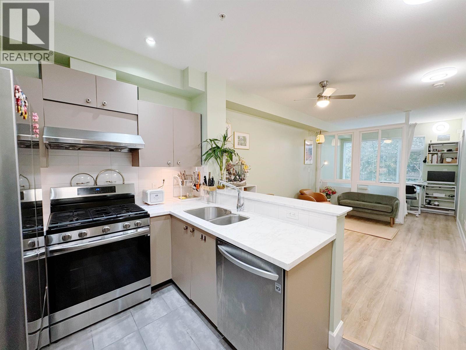 304 6611 Eckersley Road, Richmond, British Columbia  V6Y 0B7 - Photo 3 - R3060726