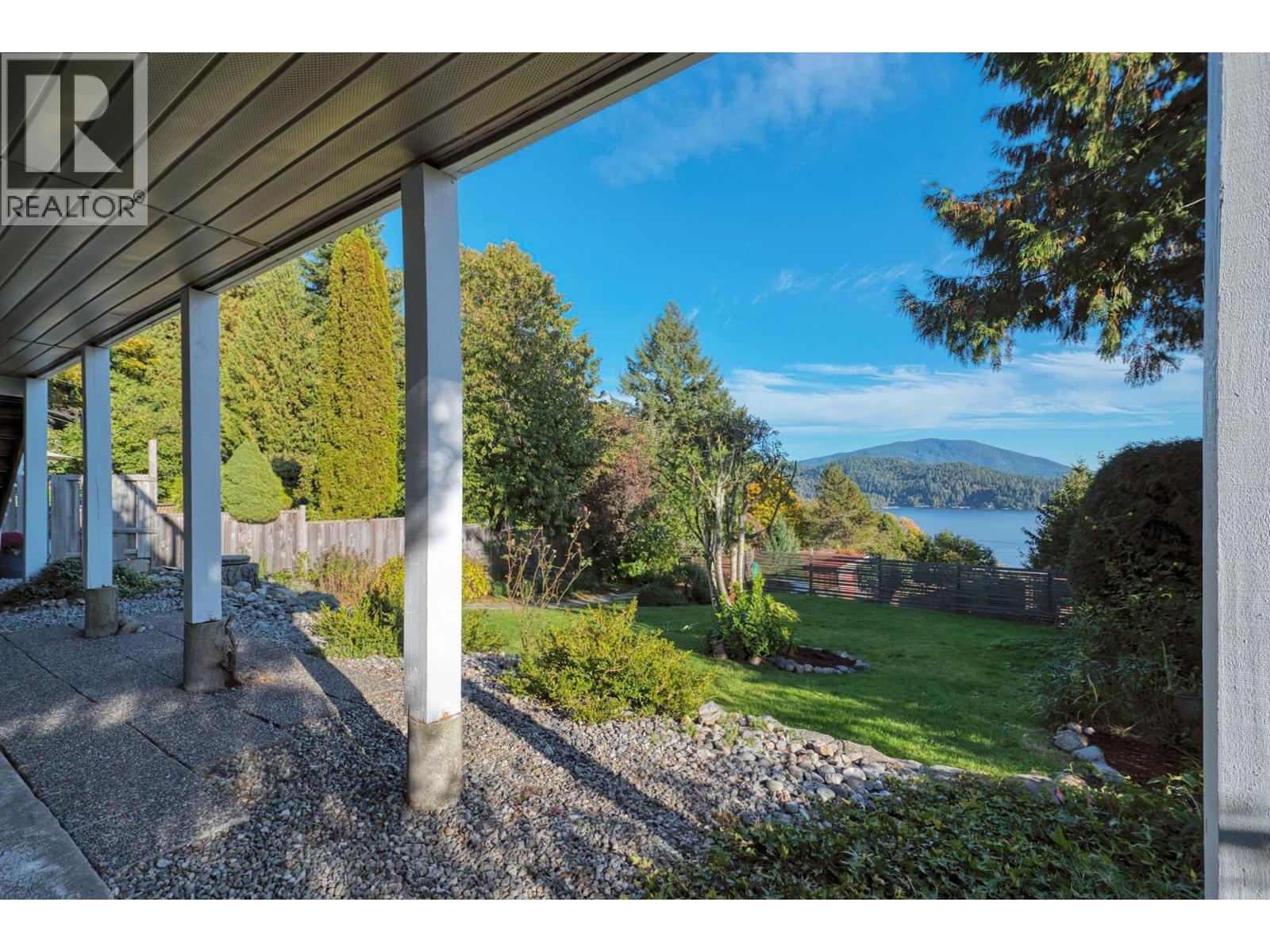 648 Gibsons Way, Gibsons, British Columbia  V0N 1V9 - Photo 22 - R3060512