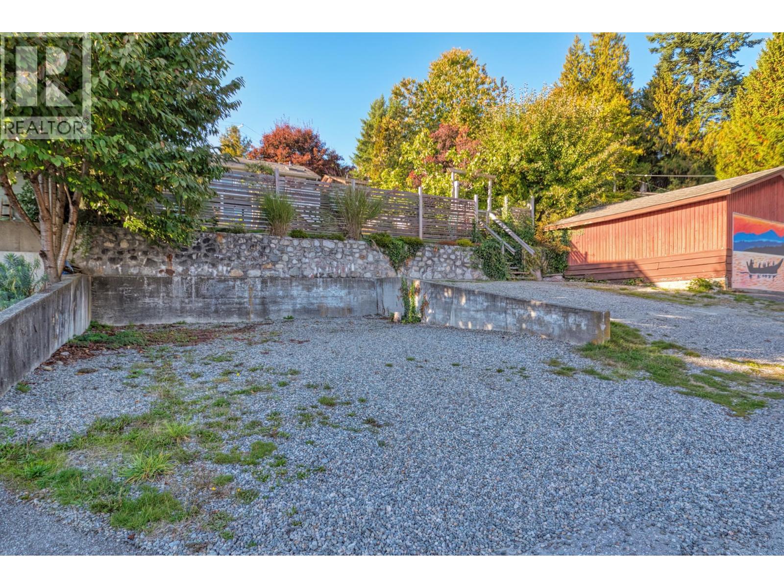 648 Gibsons Way, Gibsons, British Columbia  V0N 1V9 - Photo 35 - R3060512