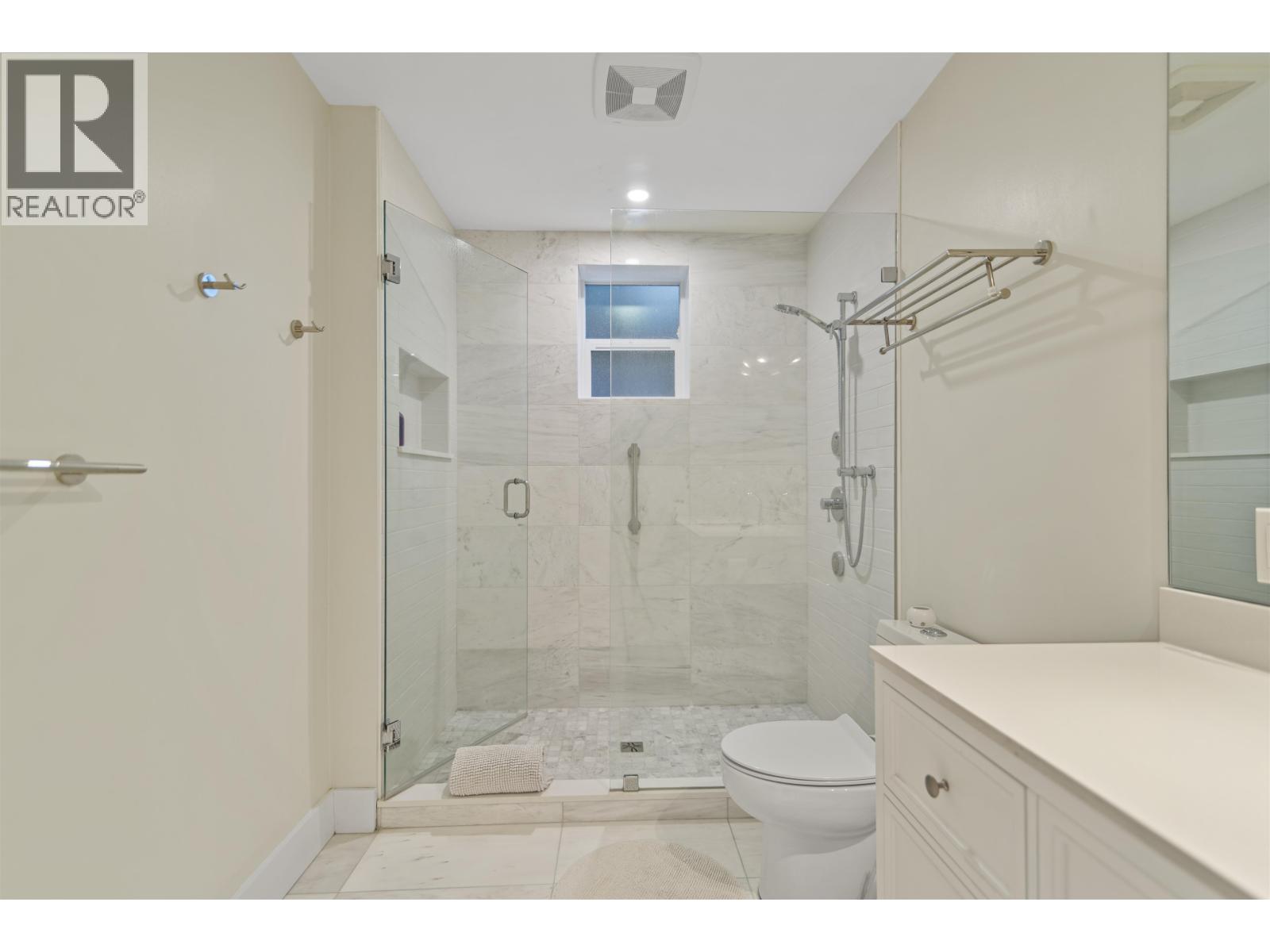 648 Gibsons Way, Gibsons, British Columbia  V0N 1V9 - Photo 28 - R3060512