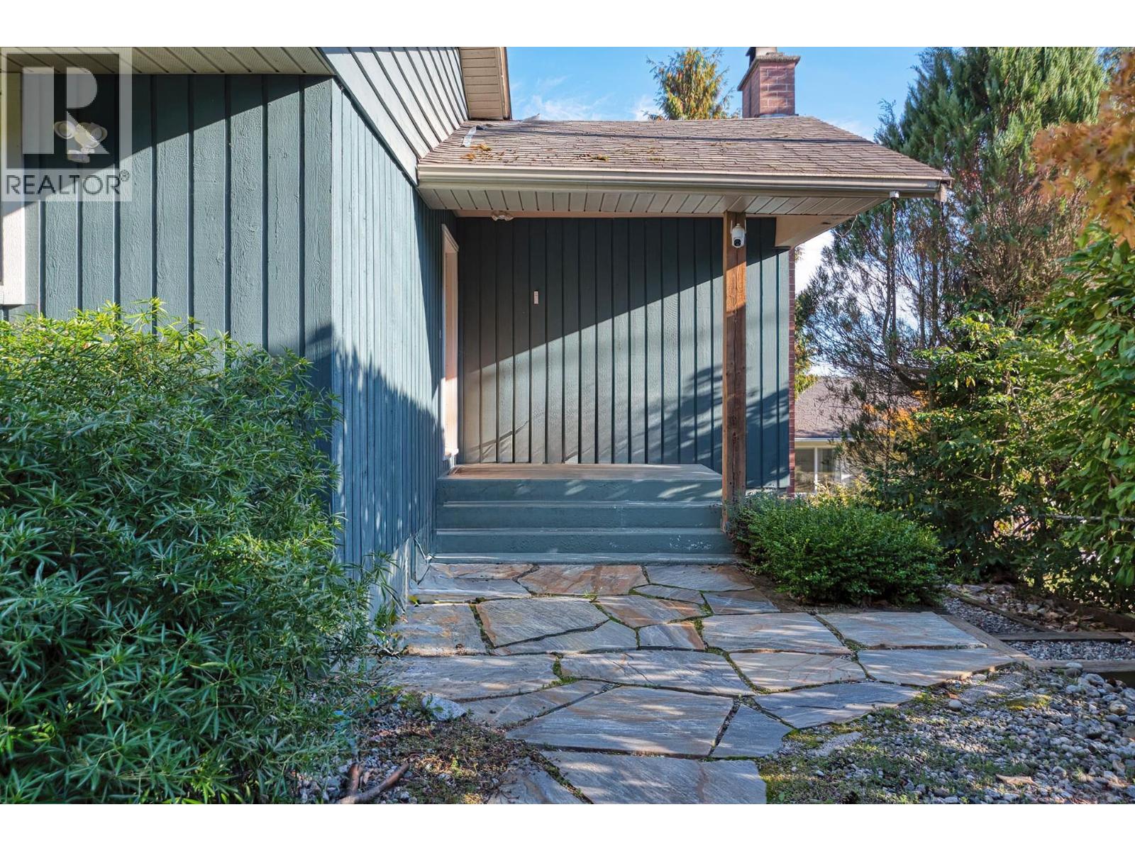 648 Gibsons Way, Gibsons, British Columbia  V0N 1V9 - Photo 34 - R3060512